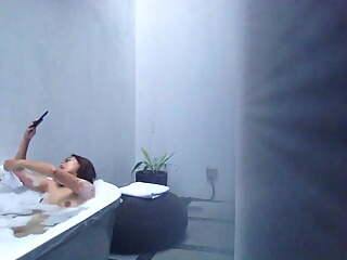 Spying on SG Girlfriend in Bathtub