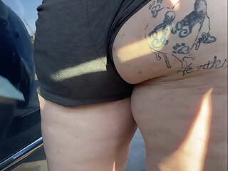met this nasty thick chubby pawg slut at gasstation with her ass out 