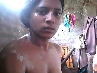 Desi village girl made her nude bathing video