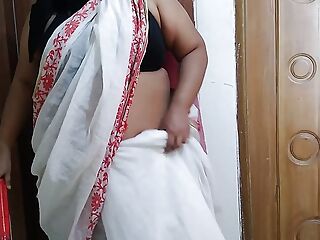 Desi 55 year old tamil Priya aunty fucked by neighbor while sweeping house - Hindi Clear Audio