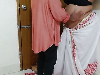 Tamil Sas Ko Jabardasti Choda ghar jhadu lagane ka samay - painful sex (Priya Chatterjee) Hindi Audio