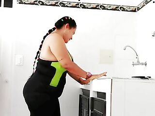 I'm chubby after pregnancy, I hired my neighbor as a fitness trainer, and I end up sucking his dick behind the gym. BBW Blowjob