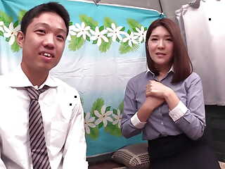 We Interviewed Male and Female Office Workers During Their Lunch Break. Yuta (25) and Saori (25)