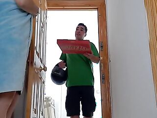 HOME DELIVERY GUY FUCKS HOT AMATEUR CHUBBY MILF