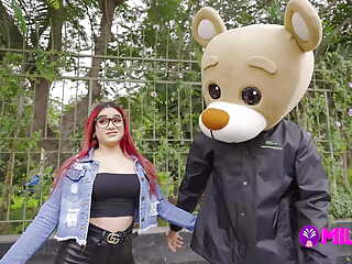Rosario Is Horny in the Street and Ends up Fucking the Milky Bear