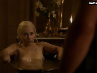 Emilia Clarke - Flashing her naked body, Wet body - Game of Thrones s03e08