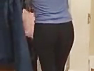 Bubble butt teen shopping in tight leggings & uggs
