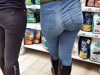 Juicy  ass teen girls in tight jeans