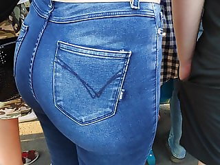 Juicy ass beautiful girls in tight jeans