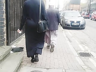 London Candid bengali hijabi phat ass jiggling teasing me 