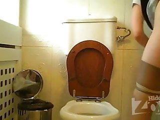 Women's toilet spy 13
