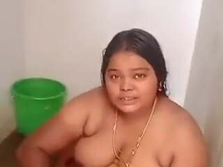 Tamil chubby aunty bathing