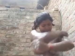 Bhabhi has bathing sex