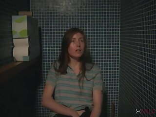 A girl secretly masturbates in the toilet