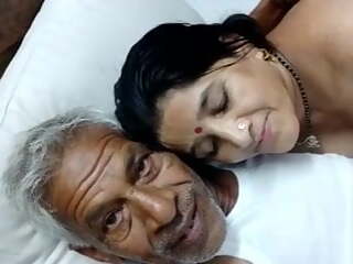 NAUGHTY MATURE INDIAN COUPLE WITH HINDI AUDIO