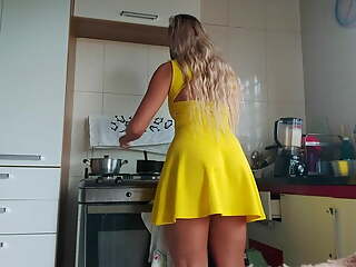 Housewife’s sexy yellow dress 