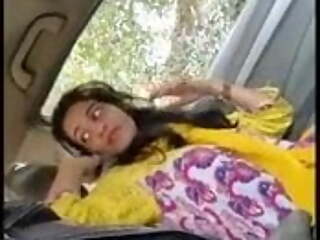 Desi girl Farri gives blowjob in car