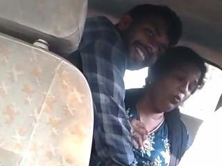 Mallu Aunty Having Sex in Car 