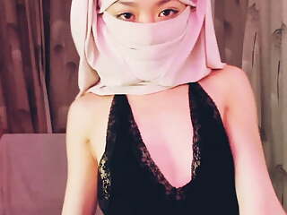 Little Muslim Does Sexy Strip Dance On Webcam