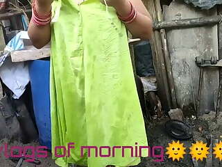 Nisha Bhabhi bathing paiticoat