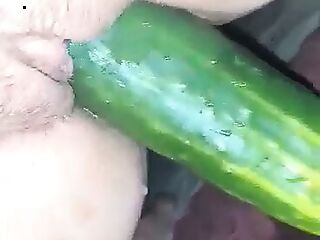 Cucumber squirting orgasm 
