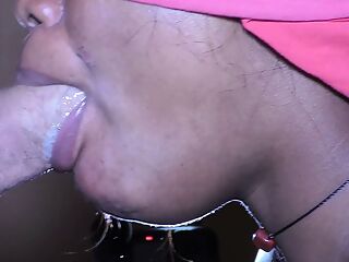 Ebony gives head to a white shaft and receive a massive cum in mouth in reward