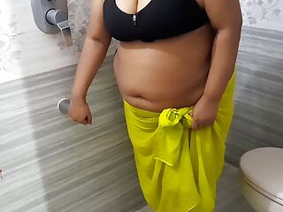 Tamil Rich Hot aunty has sex with bathroom water pipe