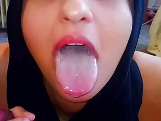 Cum Spills From Muslim Teen's Mouth DO4