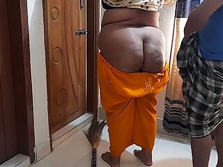(Priya Chatterjee) Sasurji Ne Apne Bete Ki Patni Ke Sath Kia Kand - Jabardasti Anal Fucked when she was sweeping