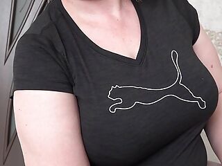 Piss in white panties at the webcam. Chubby MILF with big butt, hairy pussy urinates for a stranger. Dirty fetish. ASMR.