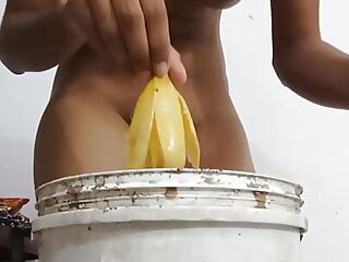 Sri lankan school girl madhu hansi Banana fun and squirting 