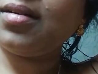Tamil ponnu dirty talking with boobs showing clearly in Tamil South Indian girl romance video calling for stepbrother 