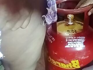 Tamil girl having rough sex with gas cylinder delivery man