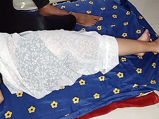 Step Aunty Ne Lund Chuskar Lode ki Sawari Ki - Share Bed With Step Aunt