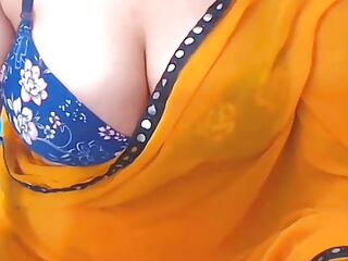 Big boobs desi indian trisha bhabhi aka curybhabhi teasing with her big booobs while wearing yellow saree