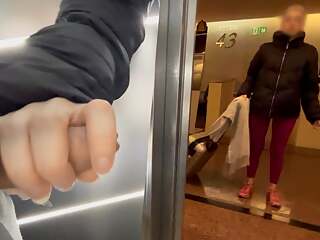 An unknown sporty girl from the hotel gives me a blowjob in the public elevator and helps me finish cumming
