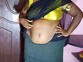 Tamil desi wife moves and dances obscenely