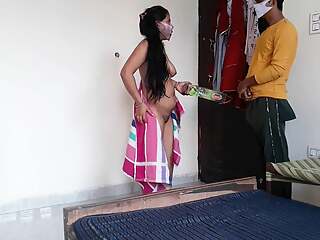 Indian delhi College girl seduce Lucky Delivery Man to get the reward in hotel