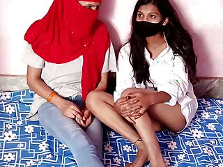 Muslim Ladki Ne Apni Widwa Maa ko Hindu Boyfriend se Chudwaya