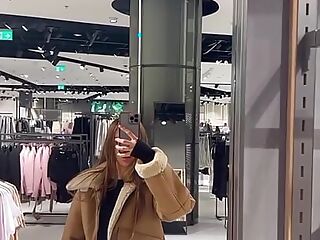 meeting 18 year old wife in a shopping center and blowjob close up at home