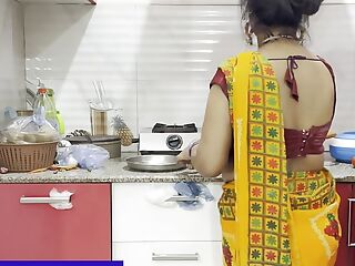 Newly married bhabi fucked by her devar in kitchen- Devar ne bhabi ke laakh mana karne pe bhi chod diya- Threesome Sex