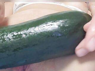 Masturbation of lightly pumped pussy with zucchini 