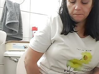 stepmom pink her pussy on the toilet lid what a pleasure