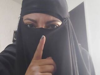 Arab MILF Masturbates Squirting Pussy To Rough Orgasm On Webcam While Wearing Niqab Porn Hijab XXX