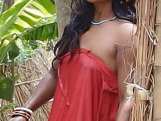 Desi sexy bhabhi bathing nude and enjoy summer season