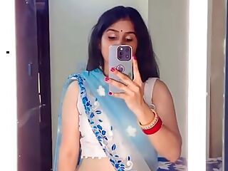 Indian hot bhabhi ne chut me fingering krke Pani nikala