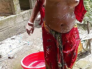 new video yours bhabhi I took a video while taking a bath