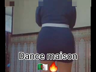 Algerian dance at home after she mastrubs her fat pussy