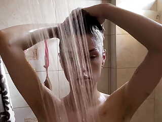 Morning Quickie in Shower (watch on Phone)