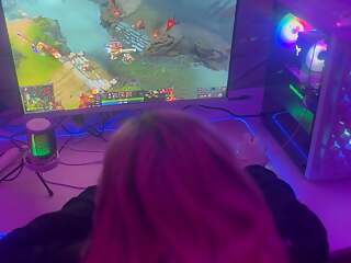 Gamer Girl Gets Fucked While Playing